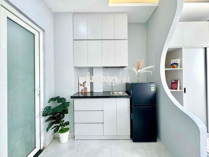 Cho thuê phòng trọ tách bếp ban công giá rẻ 25m2 gần cầu Nguyễn Văn Cừ