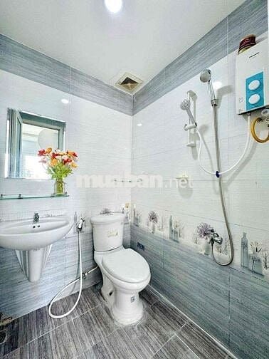 Cho thuê phòng trọ tách bếp ban công giá rẻ 25m2 gần cầu Nguyễn Văn Cừ