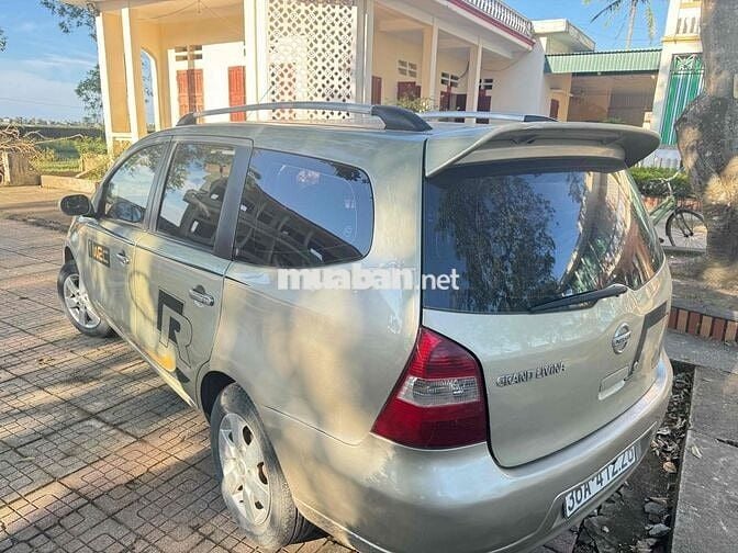 Nissan Livina 2011