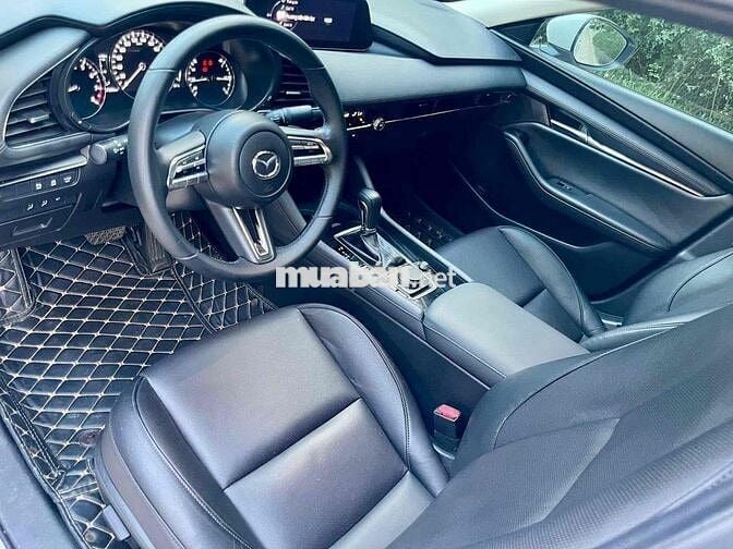 Mazda 3 2022 1.5L Luxury - 67000 km