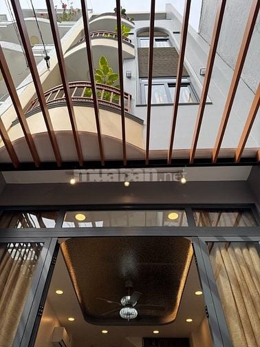 3lầu+s.thượng (3,5mx18m=63m2)+thang máy,5 phòng ngủ, hẻm 6m Lê Văn Sỹ