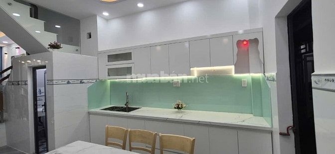 BÁN NHÀ 3 mặt hẻm rộng thoáng mát hẻm : 184/Lưu Hữu Phước ( P15 Q.8)