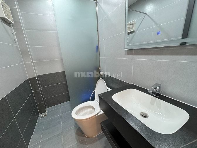 3lầu+s.thượng (3,5mx18m=63m2)+thang máy,5 phòng ngủ, hẻm 6m Lê Văn Sỹ