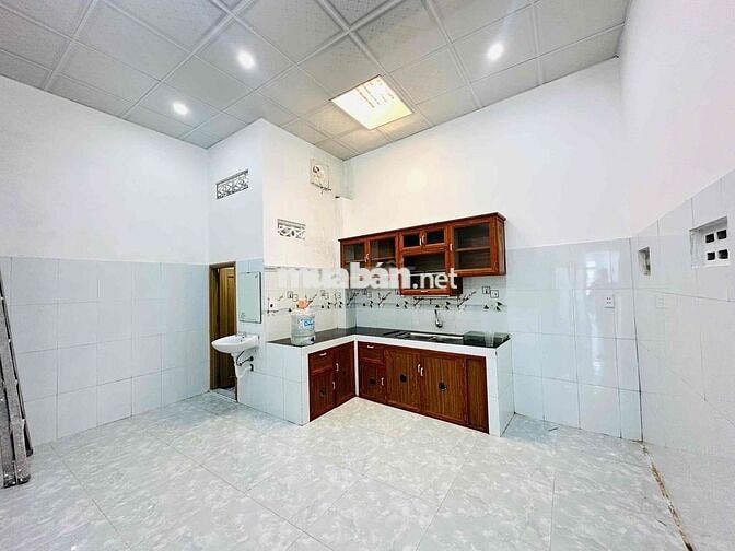 Nhà DT lớn kiệt ô tô đỗ tận sân sát cầu vượt ngã ba Huế
