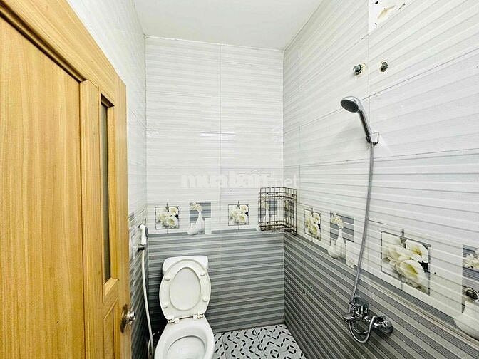 Nhà DT lớn kiệt ô tô đỗ tận sân sát cầu vượt ngã ba Huế