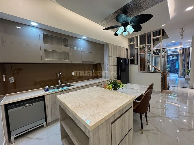 3lầu+s.thượng (3,5mx18m=63m2)+thang máy,5 phòng ngủ, hẻm 6m Lê Văn Sỹ
