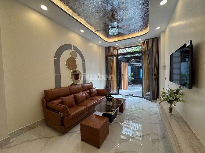 3lầu+s.thượng (3,5mx18m=63m2)+thang máy,5 phòng ngủ, hẻm 6m Lê Văn Sỹ