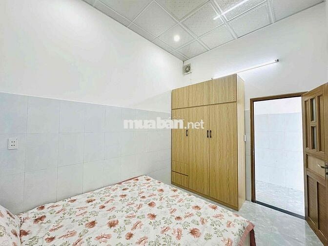 Nhà DT lớn kiệt ô tô đỗ tận sân sát cầu vượt ngã ba Huế