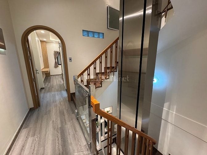 3lầu+s.thượng (3,5mx18m=63m2)+thang máy,5 phòng ngủ, hẻm 6m Lê Văn Sỹ