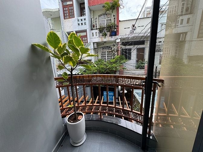 3lầu+s.thượng (3,5mx18m=63m2)+thang máy,5 phòng ngủ, hẻm 6m Lê Văn Sỹ
