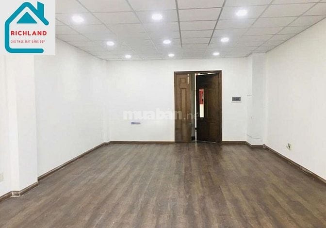 Cho thuê nhà 34 Nguyễn Thị Minh Khai, P Sài Gòn, Q1 - DT: 5mx25(5 L)