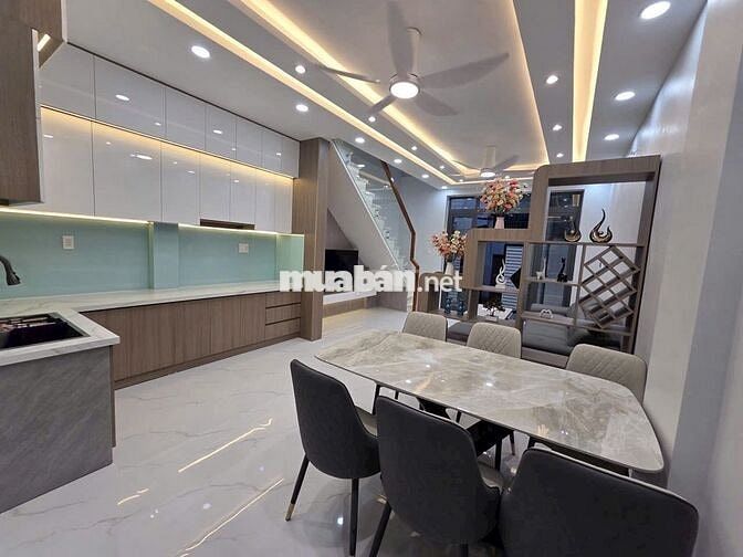 MUA 1 ĐƯỢC 2 NHÀ, 2 MẶT TIỀN HẼM HTPHAT Q7.DT:104,8m2(4.63x23) SHR