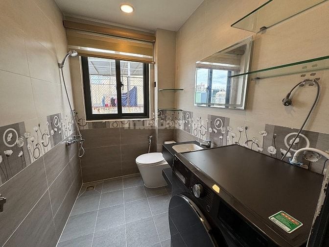 3lầu+s.thượng (3,5mx18m=63m2)+thang máy,5 phòng ngủ, hẻm 6m Lê Văn Sỹ