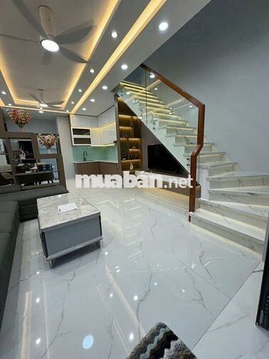 MUA 1 ĐƯỢC 2 NHÀ, 2 MẶT TIỀN HẼM HTPHAT Q7.DT:104,8m2(4.63x23) SHR