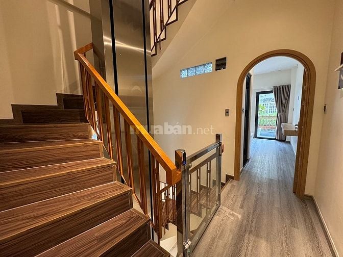 3lầu+s.thượng (3,5mx18m=63m2)+thang máy,5 phòng ngủ, hẻm 6m Lê Văn Sỹ