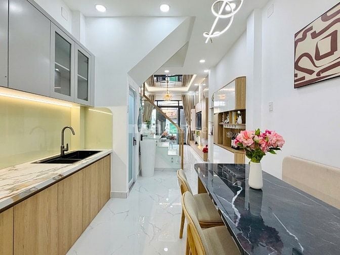 CHÍNH CHỦ BÁN NHÀ ĐẸP MỚI XÂY 2 LẦU HUỲNH VĂN NGHỆ HẺM XE TẢI THÔNG