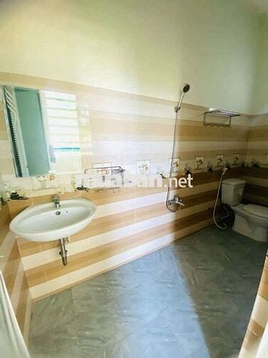 CHO THUÊ NHÀ 3 LẦU 500M2 KDC CÔNG AN 13 PHÒNG WC TRONG GIÁ 13TR/THÁNG