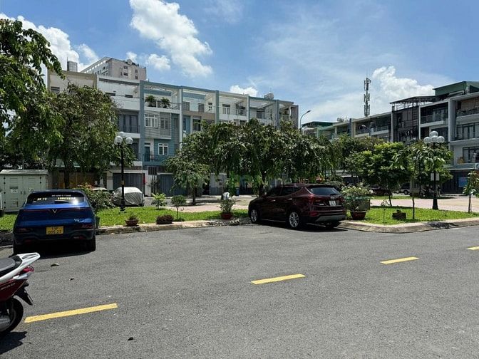 CHO THUÊ NHÀ 3 TẦNG MỚI XÂY 100% - GẦN CAO ĐẲNG CÔNG THƯƠNG. QUẬN 9