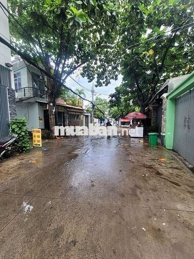 NHÀ HẺM 3M. CÁCH ĐƯỜNG XE TẢI 10M. KHU VỰC AN NINH GẦN TRƯỜNG HỌC. CHỢ
