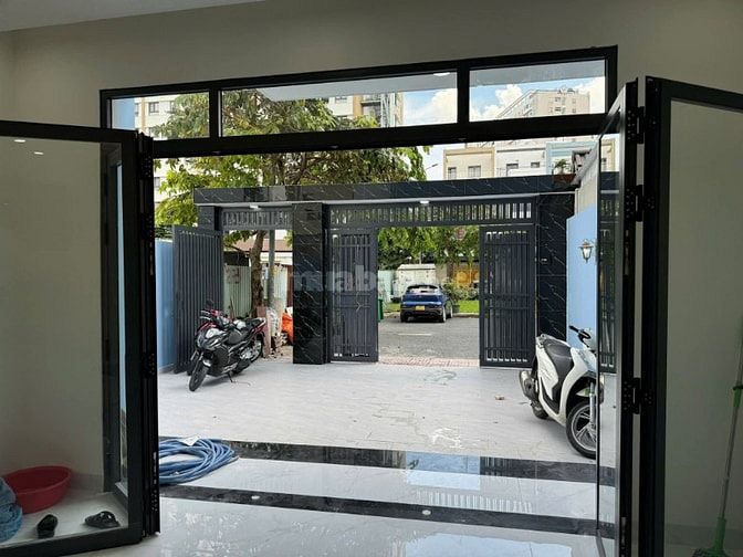 CHO THUÊ NHÀ 3 TẦNG MỚI XÂY 100% - GẦN CAO ĐẲNG CÔNG THƯƠNG. QUẬN 9