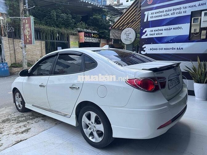 Hyundai Avante 2011 - gia đình cọp