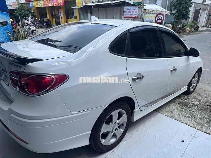 Hyundai Avante 2011 - gia đình cọp