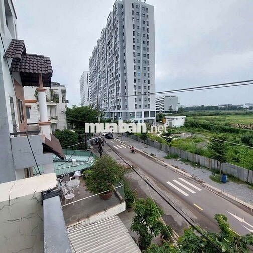 Nhà  thang máy 4,5x20 ,4 tầng ,đường 16m   , khu Dương Thị Dương