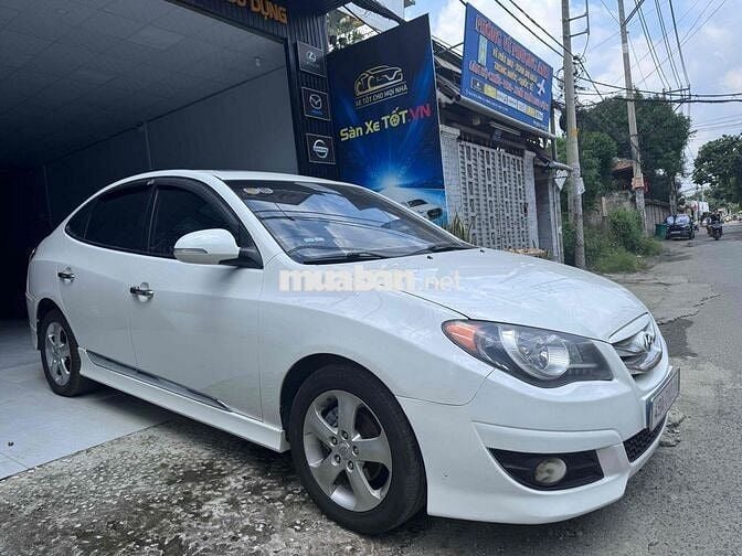 Hyundai Avante 2011 - gia đình cọp