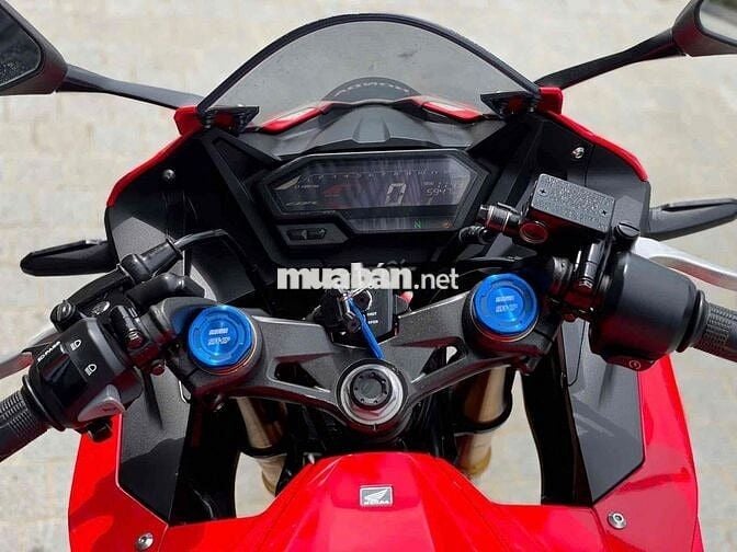 Honda CBR 150R 2024