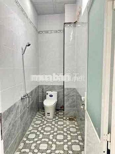 Cần bán nhà 1 trệt 1 lầu , còn mới cứng cáp , gần chợ Tân Vạn ,