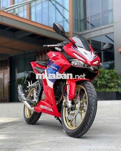 Honda CBR 150R 2024