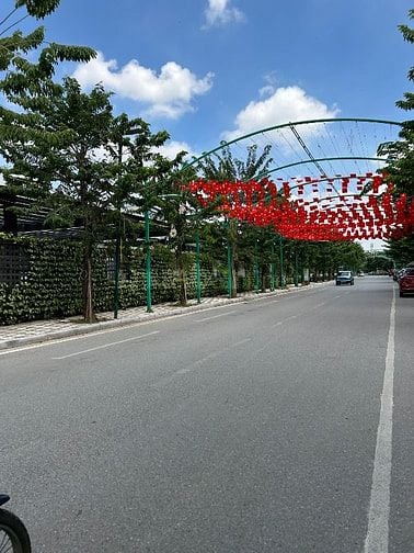 Chính chủ bán nhà đẳng cấp mặt đường Trịnh Công Sơn, Tây Hồ. 205m2