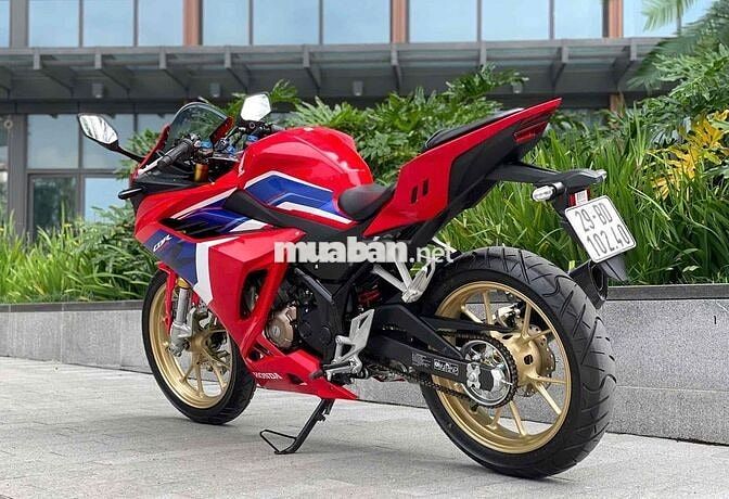 Honda CBR 150R 2024