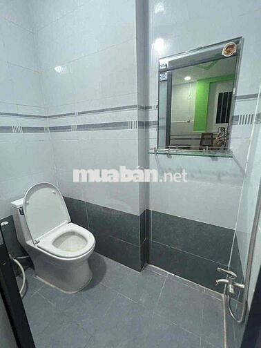 Bán Nhà  gần chợ xtt  HM: dt 4x9 1 làu 2 pn 2 wc  được giữ sổ chính