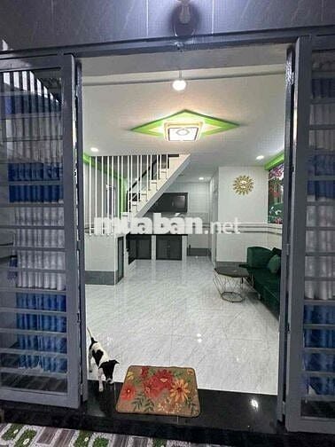 Bán Nhà  gần chợ xtt  HM: dt 4x9 1 làu 2 pn 2 wc  được giữ sổ chính