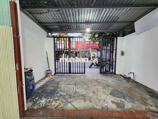 Cho thuê mặt tiền đường kdc hồng long 100m2.  10tr tháng, phù hợp kd