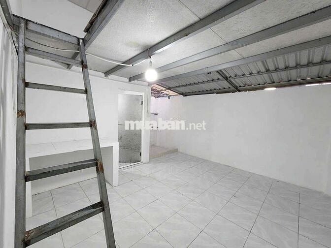 Cho thuê mặt tiền đường kdc hồng long 100m2.  10tr tháng, phù hợp kd