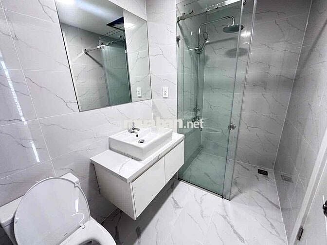 Cho thuê căn hộ 2 phòng ngủ 2WC. chung cư Orchard Garden. gần sb TSN