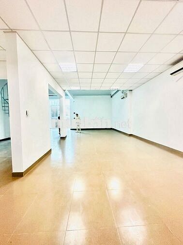 Cho thuê nhà mặt tiền ngang 10m đường Nguyễn Văn Trỗi, P10,Q Phú Nhuận
