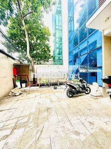 Cho thuê nhà mặt tiền ngang 10m đường Nguyễn Văn Trỗi, P10,Q Phú Nhuận
