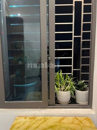 Cho thuê 01 phòng ở 12m2, chung cư dân trí cao, Trung tâm thành phố