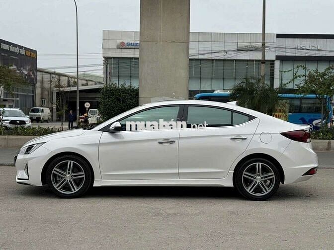 Elantra 2019 bản cao Sport 1.6 AT - 81000 km