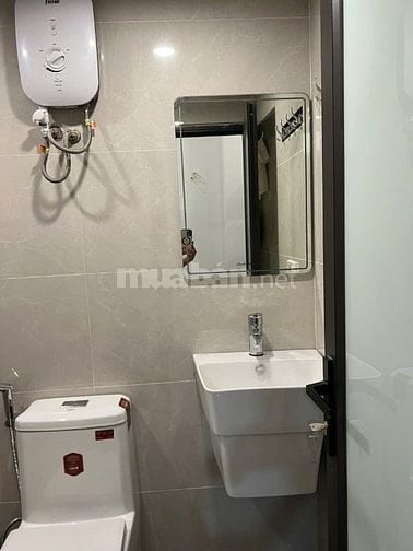 Cho thuê 01 phòng ở 12m2, chung cư dân trí cao, Trung tâm thành phố