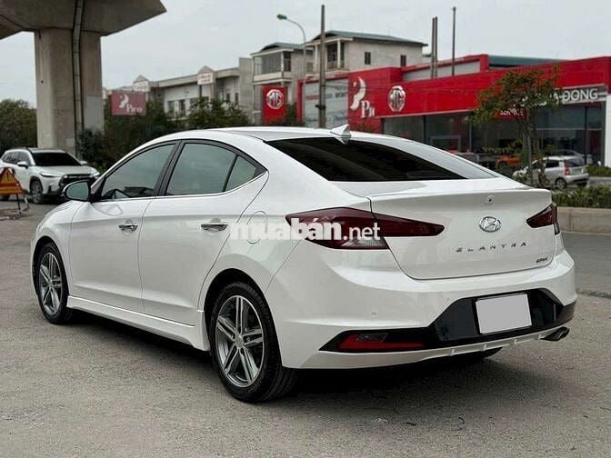 Elantra 2019 bản cao Sport 1.6 AT - 81000 km