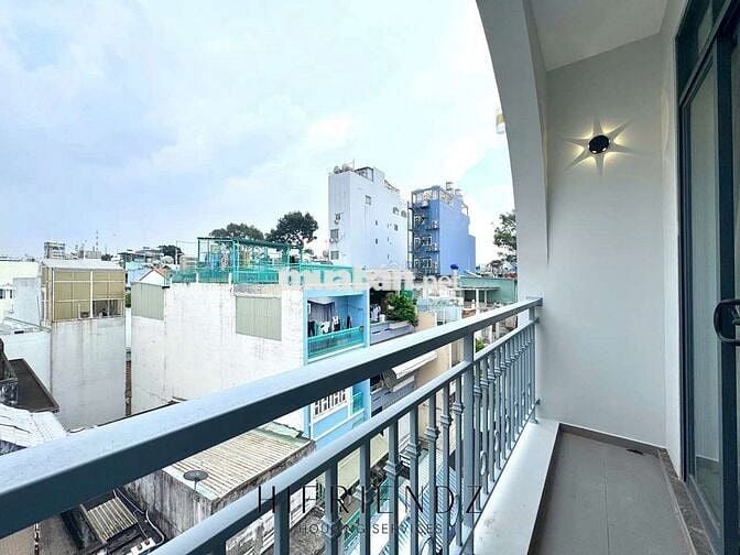 STUDIO BAN CÔNG_CỬA SỔ FULL NGAY TRUNG TÂM Q5_THANG MÁY_50M2