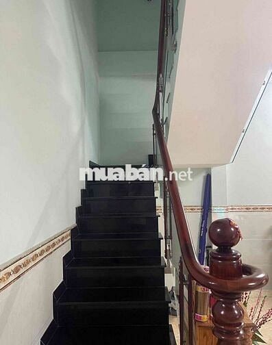 Cho thuê nhà nguyên căn 1 trệt 2 lầu, dt 5×12 có 3pn,3wc, nội thất