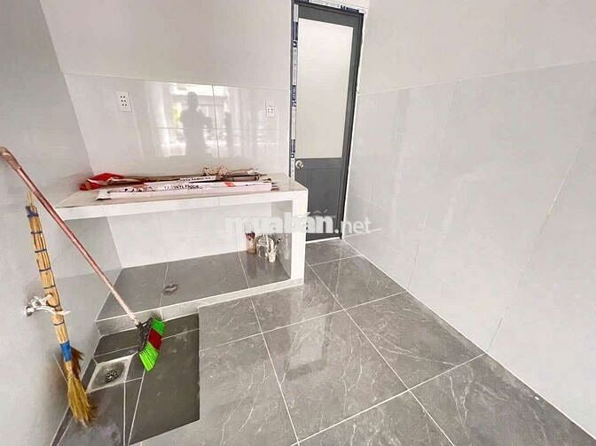 Nhà trệt trống suốt có gác lửng đúc 1wc DT 4❌17.Hẽm 8m Thông LE VQuoi