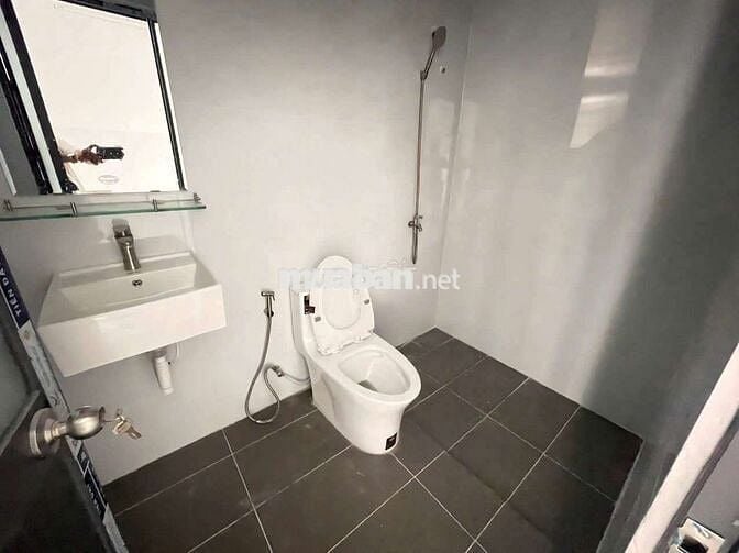 Nhà trệt trống suốt có gác lửng đúc 1wc DT 4❌17.Hẽm 8m Thông LE VQuoi