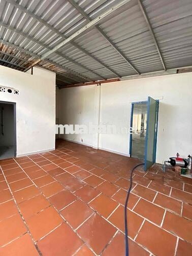 Kho, xưởng 320m2 Đường xe Conten 24/24 Hóc Môn