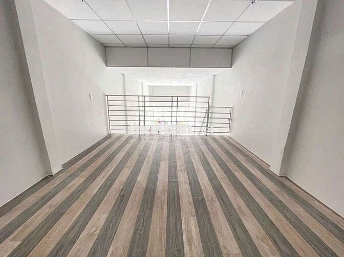 Nhà trệt trống suốt có gác lửng đúc 1wc DT 4❌17.Hẽm 8m Thông LE VQuoi